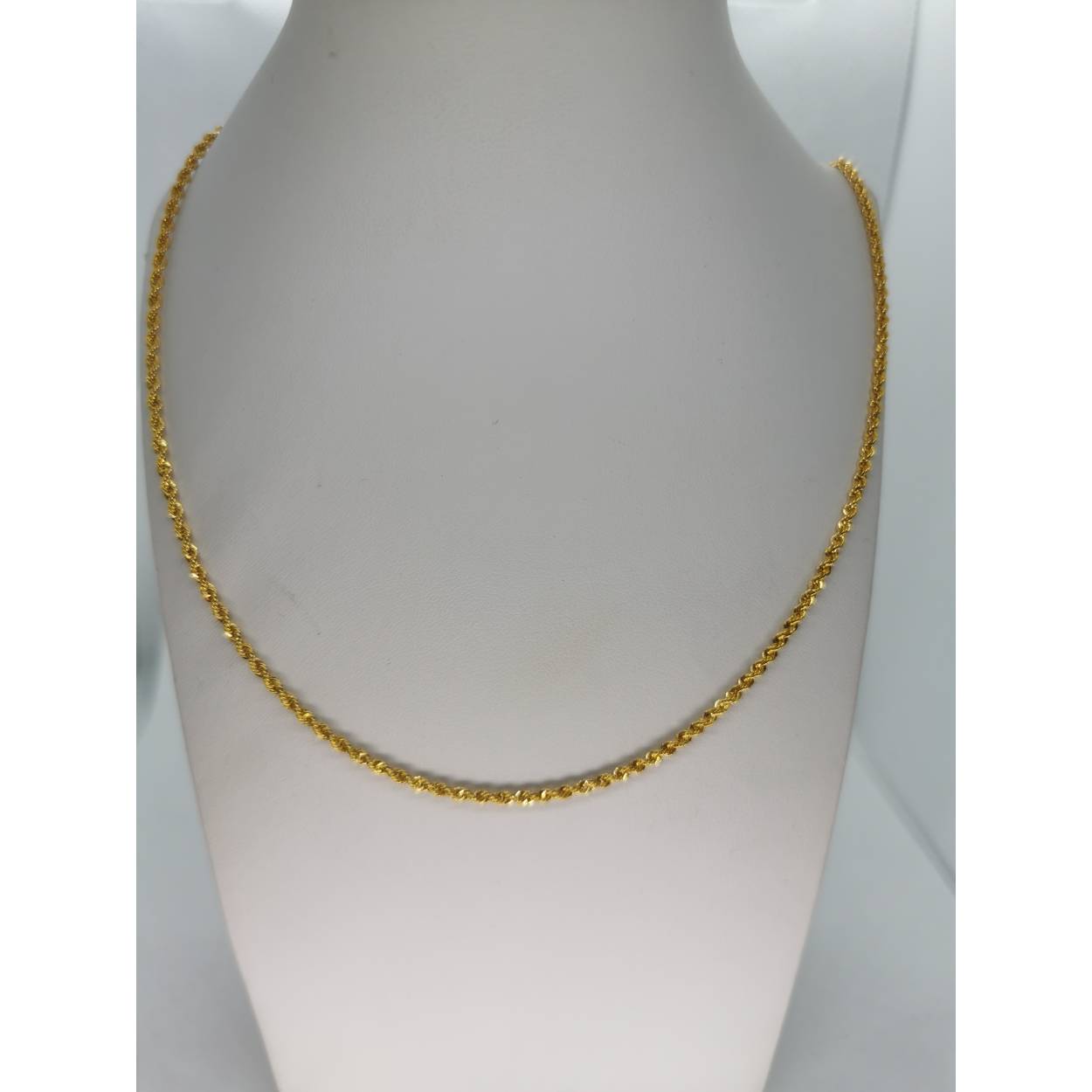 14 karaat gouden Rope-chain (koordschakel)

7.90 gram
3 mm dik
65 cm lang