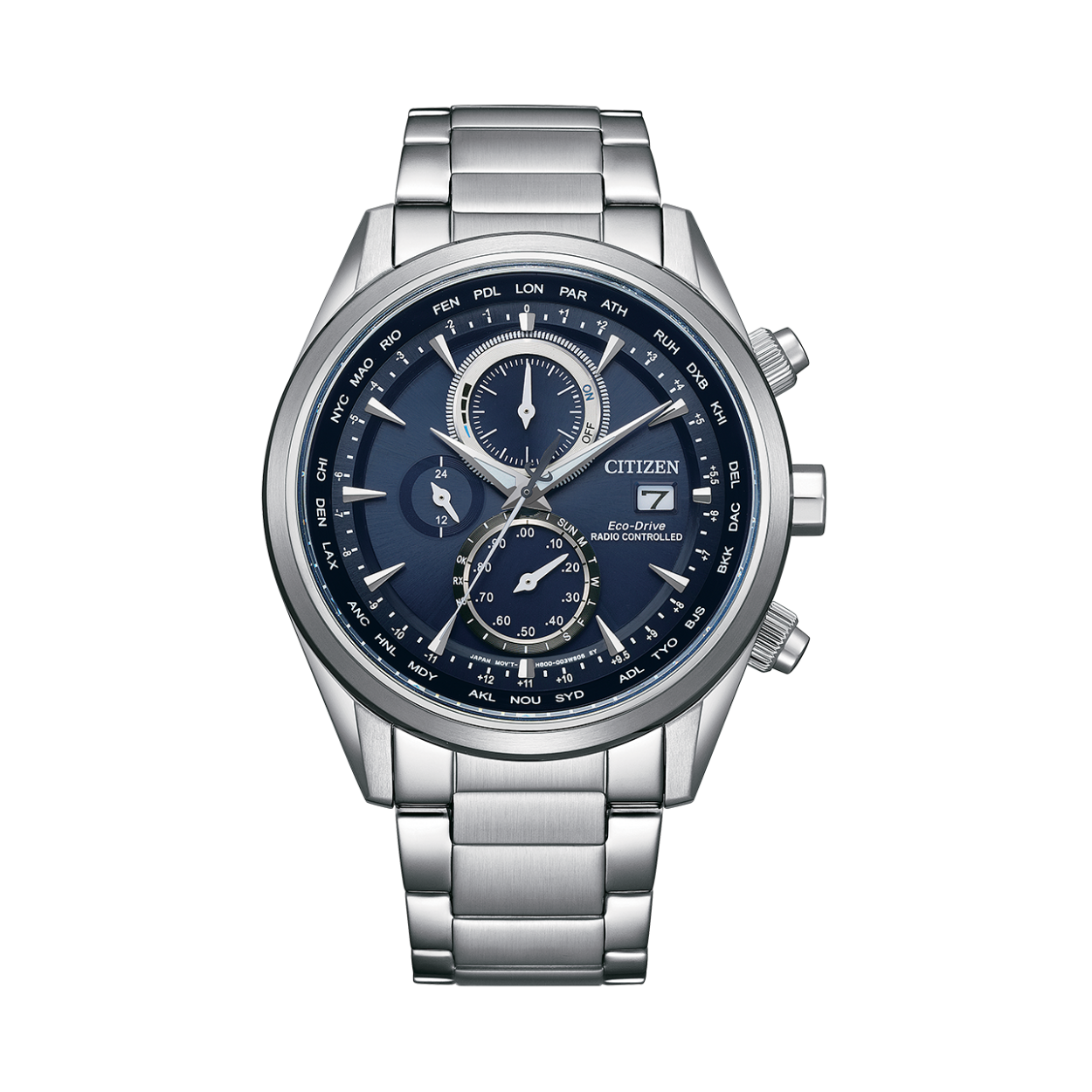 Elegante Citizen radiogestuurde chronograaf met roestvrijstalen kast en armband, kristalglas en donkerblauwe wijzerplaat. Uitgerust met het kaliber H800 met Eco-Drive aandrijving door licht, radiosignaal ontvangst, wereldtijd, stopwatchfunctie, 24-uurs weergave, datum en waterdichtheid tot 10 bar. Diameter van de kast: 43 mm, bandaanzet: 22 mm.