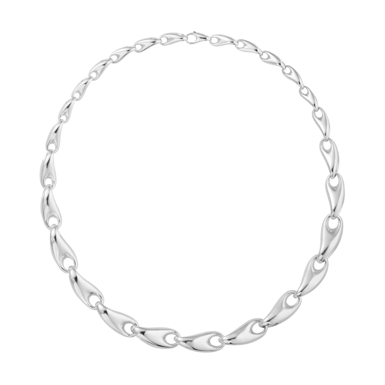 A series of organic-shaped sterling silver links seamlessly come together to create this contemporary take on the traditional chain necklace. Designed by Jacqueline Rabun and crafted from sterling silver, the necklace combines a bold look with Georg Jensen's sculptural design language. The necklace is fastened by an integral clasp.