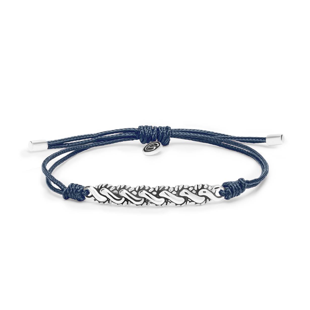 Deze paracord armband van het merk SILK komt uit de Breeze lijn.

De armband is in meerdere kleuren verkrijgbaar. Mocht u interesse hebben in een andere kleur, neem dan gerust contact met ons op.

Ontdek onze nieuwste kleurrijke paracord armbanden met gravure plaatje voor jouw persoonlijke verhaal. Een uniek sieraad dat niet alleen je outfit verfraait, maar ook je persoonlijkheid weerspiegelt. Deze kleurrijke armbanden zijn niet alleen stijlvol, maar bieden ook de mogelijkheid voor een unieke gravure aan de binnenzijde, waardoor ze het perfecte persoonlijke geschenk zijn. Onze one size fits all paracord armbandjes zijn in verschillende kleuren verkrijgbaar, van klassiek zwart, olijf groen, marine blauw tot rood kleurig. Het kwalitatieve paracord waarmee geknoopt is is niet alleen duurzaam maar ook uv bestendig. Deze armband combineert vakmanschap met moderne elegantie. het armbandje is gemaakt van hoogwaardige materialen en biedt ultiem draagcomfort. Dit unisex armbandje is ontworpen om jouw persoonlijke stijl te benadrukken.  

Geef betekenis aan elke gelegenheid door jouw unieke herinnering op het plaatje te dragen. Personaliseer jouw armbandje met een gravure die voor jou speciaal is. Kies bijvoorbeeld voor coördinaten, een belangrijke datum, een inspirerende quote, vingerafdruk of symbolen die veel voor je betekenen. We bieden verschillende lettertypes en een ruime selectie aan symbolen om uit te kiezen. Voeg een persoonlijk accent toe aan je stijl en ontdek de mogelijkheden van onze graveerbare paracord armbandjes.