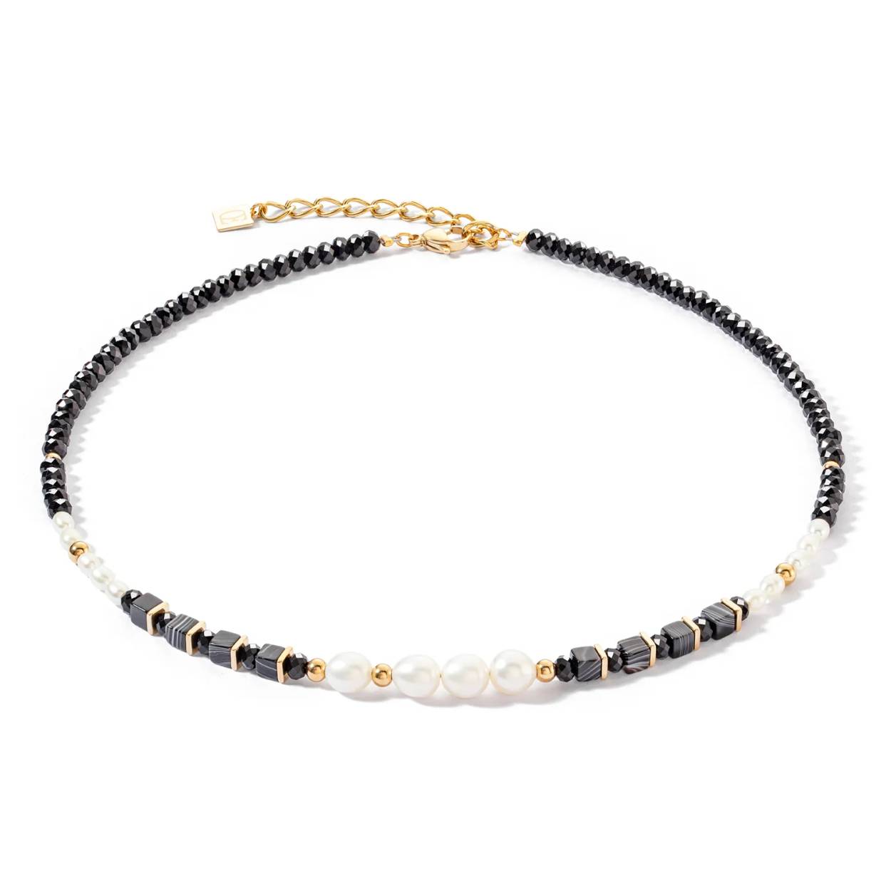 Dit is een collier van het merk Coeur de Lion gemaakt voor dames.