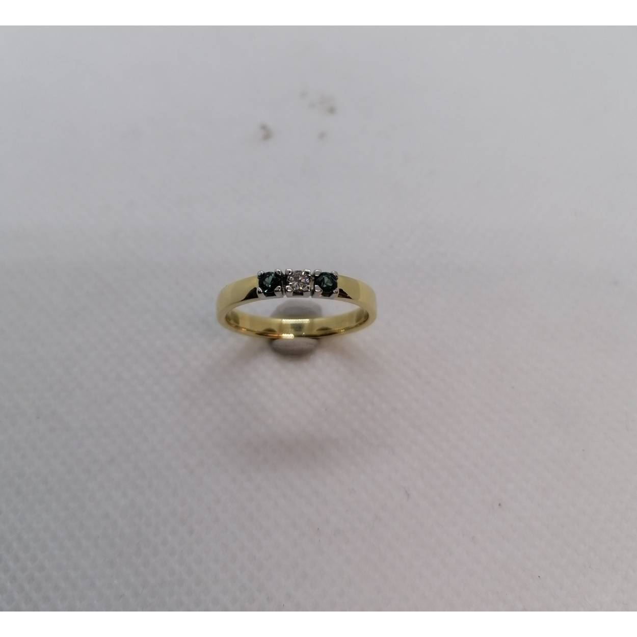 Alliance ring met 2x Tourmalijn en 1x Brilliant 0,06 crt
Maat 56