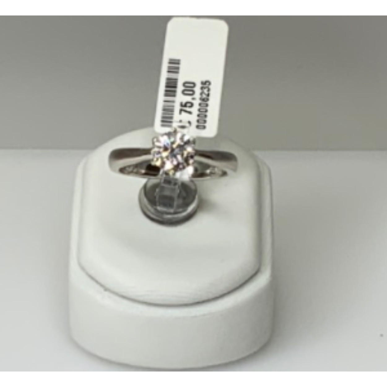 Diamonfire ring met zirkonia mt 16.
6 mm zirkonia