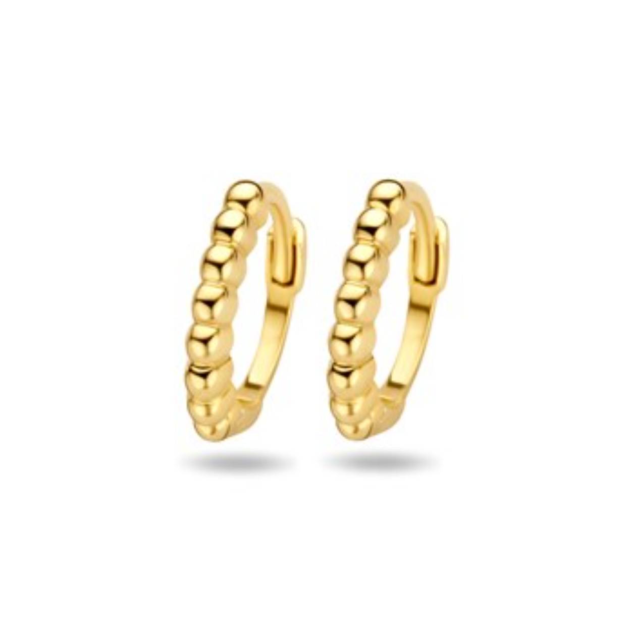 14k Geelgouden klapoorringen uitgevoerd met bolletjes. De oorringen hebben een diameter van 10mm en een dikte van 1.7mm.