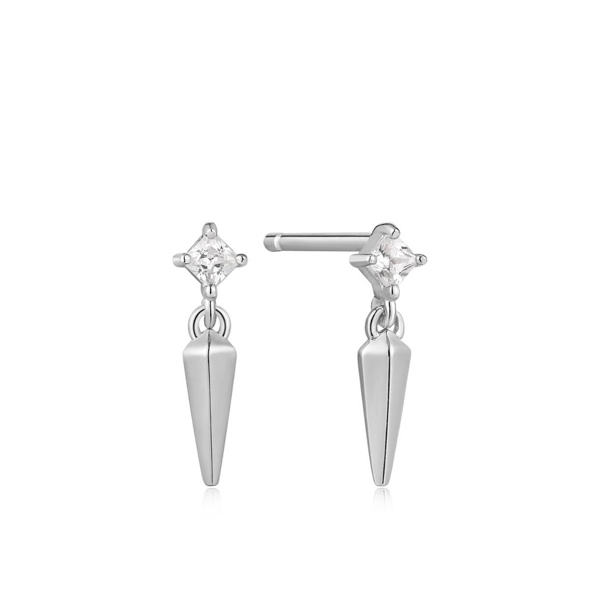 Laat dit seizoen je oren stralen met onze prachtige oorhangers met spikes! Perfect voor een avondje uit of romantische date night. Combineer de jouwe met eenvoudige studs zodat de spikes met zirkonia de show stelen.