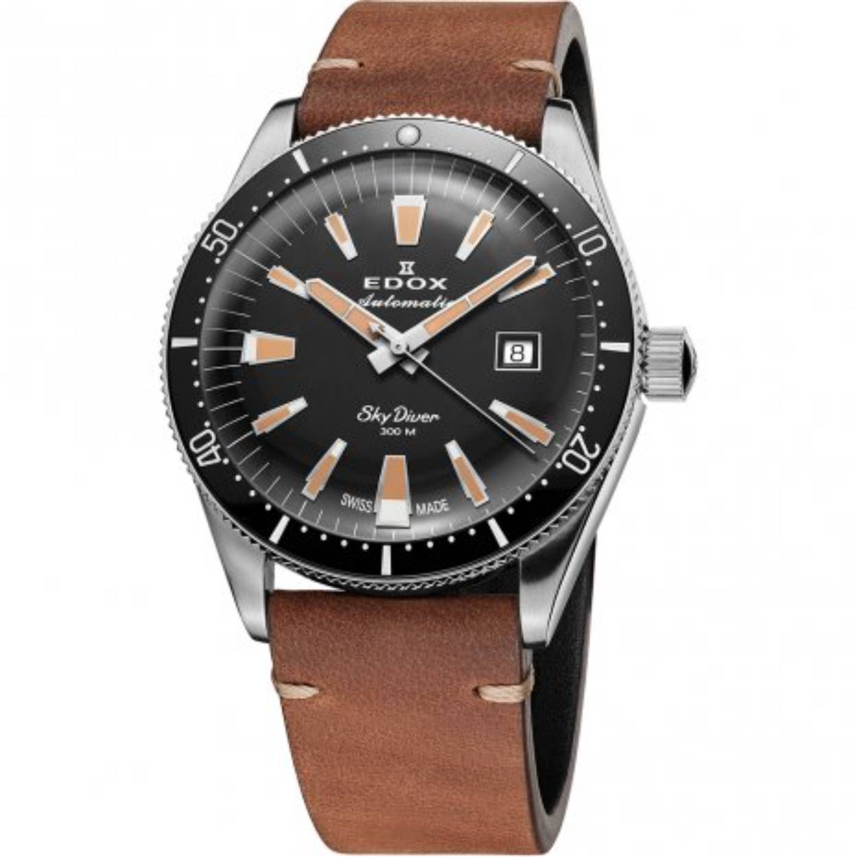 De Edox SkyDiver Limited Edition 80126 3N NINB is een fantastisch horloge met een ongelooflijke hoeveelheid karakter. Het is een hommage aan paratroopers en de zware uitdagingen die ze soms moeten overwinnen. Het horloge heeft veel prachtige details die eruit springen: de mooie vintage styling, strakke keramische lunette en zeer goede afleesbaarheid. Dit horloge wilt u niet meer af doen!
Het horloge zelf is van alle gemakken voorzien: prachtig gebold saffierglas met AR coating, een automatisch Swiss Made Edox Cal. 80 uurwerk en niet 1, maar 2 fijne, soepele lederen banden. Neem daarbij dat het horloge gelimiteerd is tot 600 stuks (individueel genummerd op de achterkant) en u heeft een heel speciaal, mooi horloge met een leuk stuk historie.