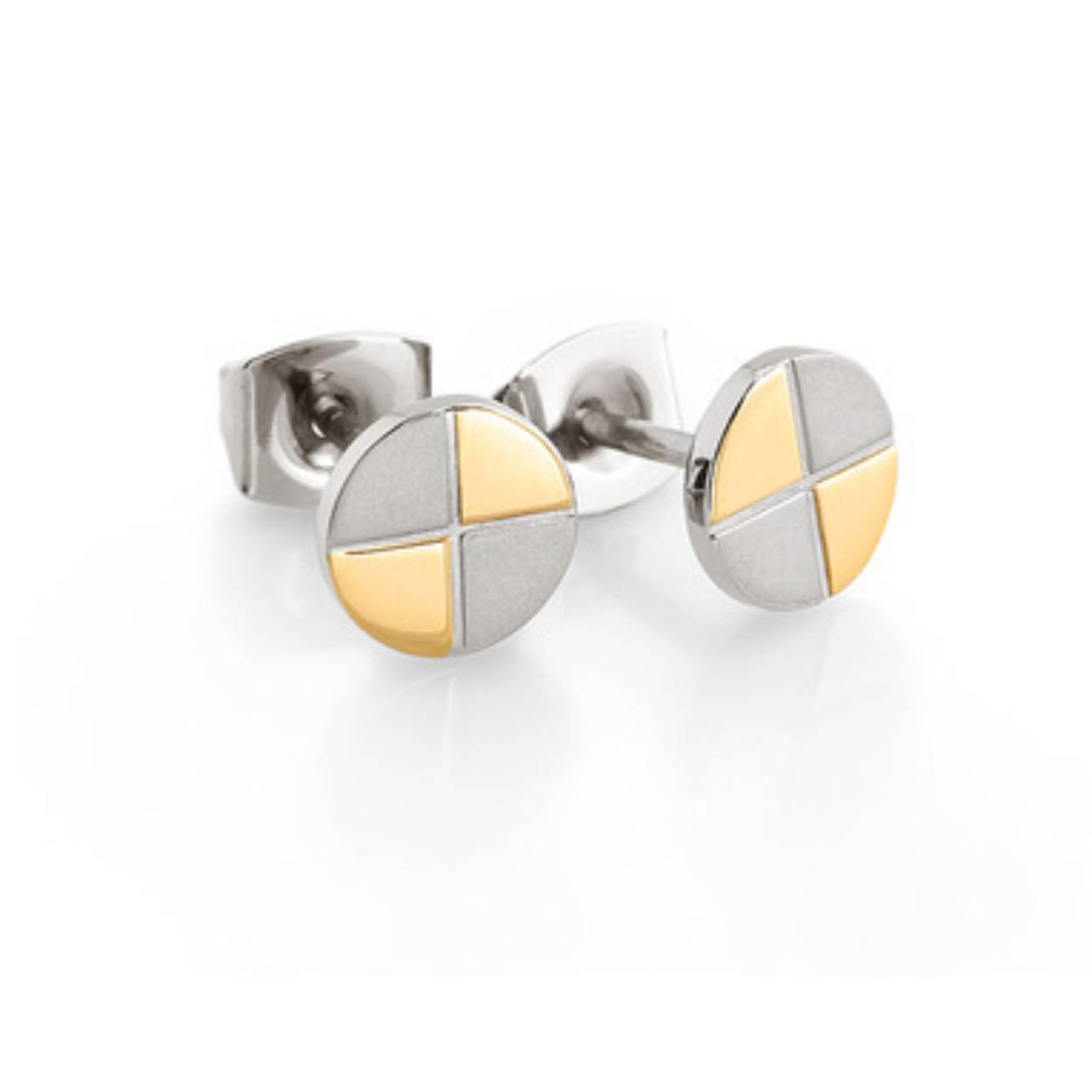 Deze 0572-02 titanium oorstekers van Boccia sieren in eenvoud. De ronde vorm heeft een diameter van 7 mm en is verdeeld in vier delen die om en om deels gematteerd, deels gepolijst geel verguld zijn afgewerkt, wat een mooi effect geeft. De oorsieraden worden in een bij passend merkdoosje geleverd.