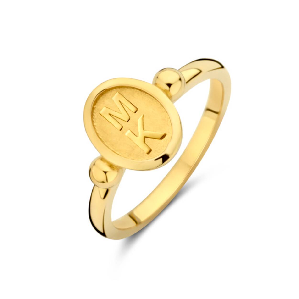 Ontwerp jouw unieke Minioro Ovalia ring, vervaardigd van 14-karaats goud, met twee initialen die belangrijk zijn voor jou of een geliefde. Of kies een symbolisch element dat een speciale betekenis toevoegt aan jouw sieraad.

Met deze Ovalia ring geef je niet alleen een prachtig accent aan je sieraden, maar creëer je ook een tastbare herinnering die voor altijd wordt gekoesterd.