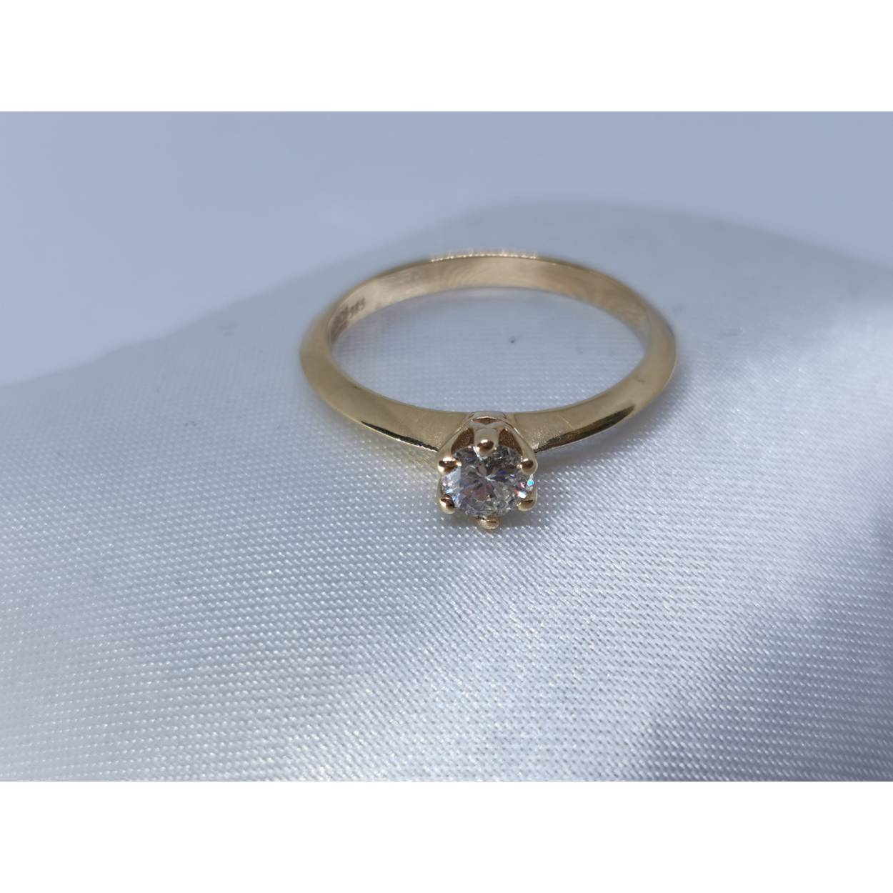 14 karaat geel gouden solitaire ring met briljant.