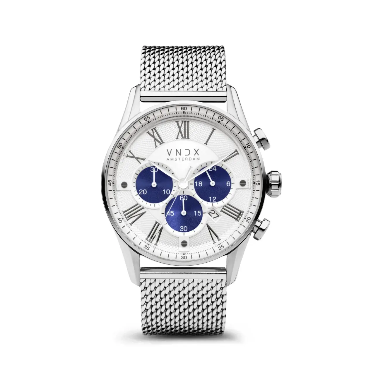 The Boss Two Tone Blauw, een stijlvol en tijdloos horloge voor iedere gelegenheid. De solide stalen kast is tot in de details gevuld met de wijzerplaat. Met zijn diameter van 45 mm is deze ‘Boss’ voorzien van verschillende functies. Aangedreven door een krachtige chronograaf.

 De gevarieerde wit blauwe wijzerplaat is voorzien van een stopwatch, een datum aanduiding en een 24-uurs klok. Zo is The Boss net als zijn naam een allrounder. Door zijn tijdloze Romeinse index, straalt de klasse ervan af.

 De massief stalen mesh band sluit zich perfect aan op de pols, door zijn verschuifbare sluiting is The Boss eenvoudig op maat te maken. Zo neem jij samen met The Boss de controle over je leven.

 Wandel je eigen weg, sta achter je eigen keuzes en vertrouw dat de tijd zal leren. Het is nooit te laat om je eigen baas te zijn!