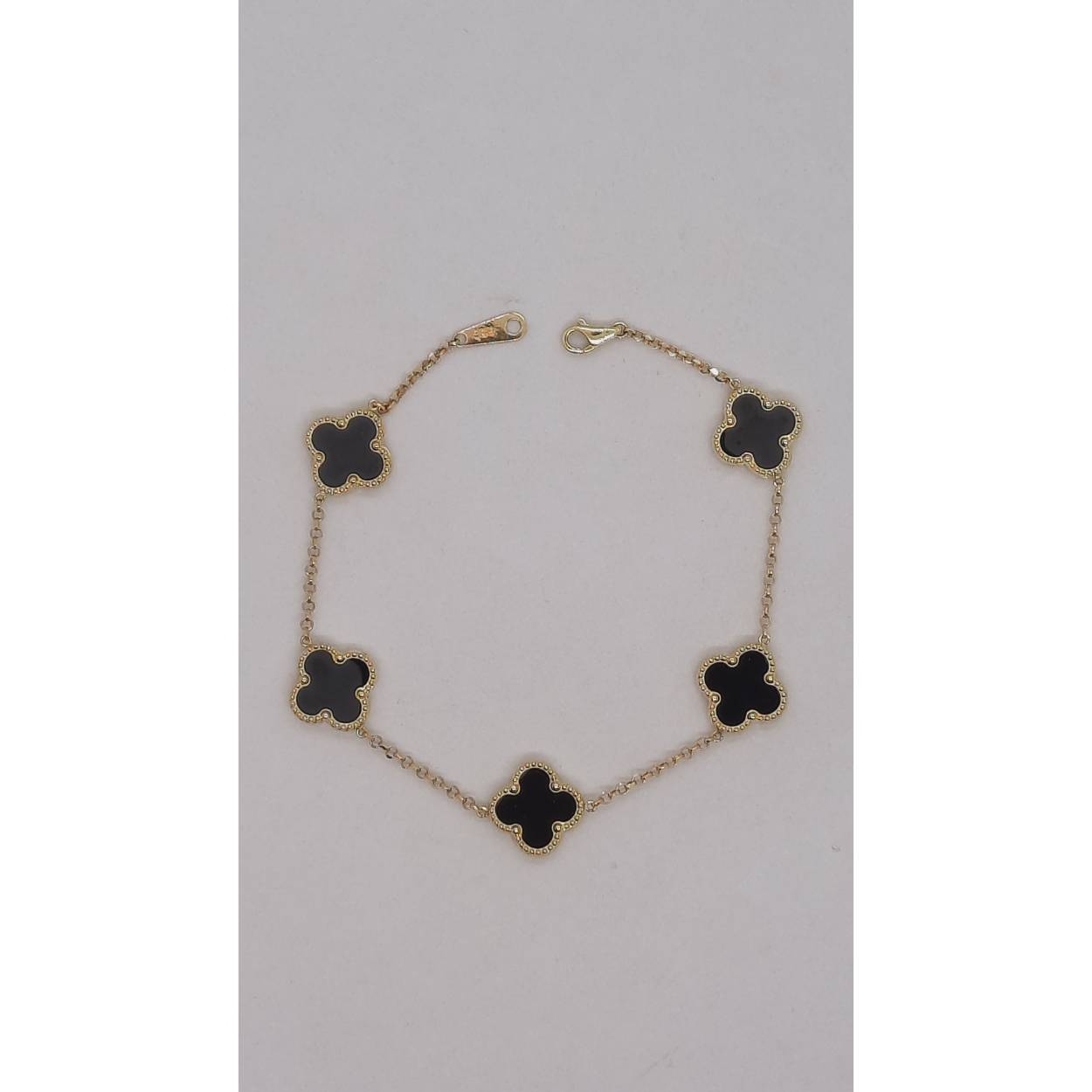 De gouden armband met modelnummer BREA-RDL-0002938 is vervaardigd van 14-karaats goud en heeft een glanzende afwerking. De armband is 12,3 mm breed en goudkleurig. De ideale manier om deze armband te dragen is als een stijlvolle, dagelijkse accessoire die elke outfit compleet maakt. Perfect te combineren met andere gouden sieraden voor een elegante uitstraling.
