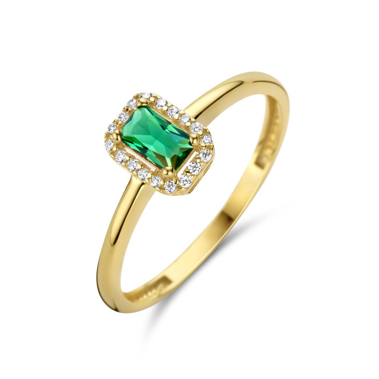 14k Geelgouden ring uitgevoerd met schitterende groene zirkonia. De ring heeft een breedte van 7.5mm.