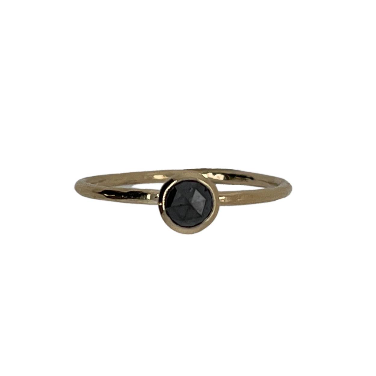 14kt gouden ring met 4mm roosgeslepen zwarte diamant