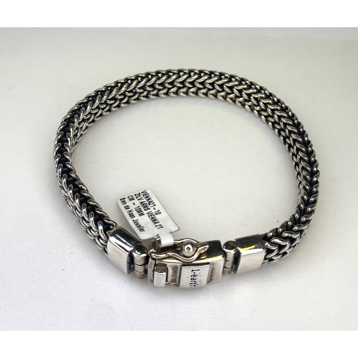 1-EARTH ARMBAND VIERKANT GEVLOCHTEN