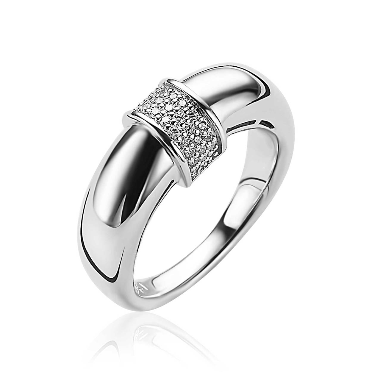 ZINZI zilveren luxueuze ring met massieve ronde vorm. Een schitterende zetting vol bezet met witte zirconia's loopt om deze ronde vorm. Vervaardigd van eerste gehalte zilver (925) en met extra rodiumlaag voor een langdurige glans.