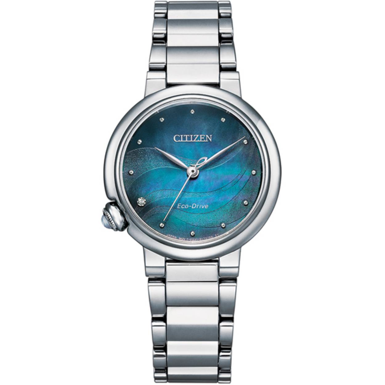 Het Ladies horloge heeft een zilverkleurige edelstalen kast, een zilverkleurige edelstalen schakelband en een aqua parelmoer wijzerplaat met zilverkleurige accenten en een diamantje gezet op de 8-uurs positie.
Dit Citizen L horloge is voorzien van Eco-drive techniek, waardoor u nooit meer een nieuwe batterij hoeft in te zetten.