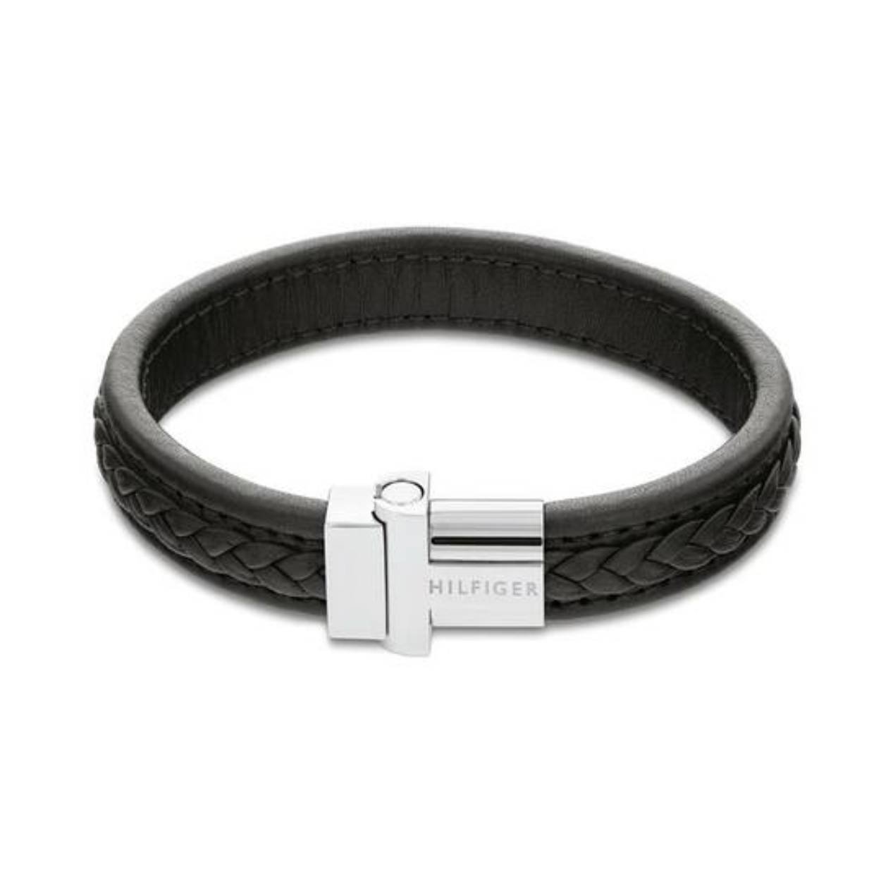 Tommy Hilfiger Jewels TJ2790375 Armband Heren Leer Zwart 19cm
Deze unieke armband van Tommy Hilfiger van de jewelry serie met nr: TJ2790375 is een casual model. De zwarte leren heren armband heeft een zilverkleurige stalen sluiting. Op de sluiting is het Tommy logo geplaatst. De totale lengte is 19cm.

Het merk:
Tommy Hilfiger is wereldwijd &eacute;&eacute;n van de grootste designer lifestyle merken en is internationaal bekend om haar classic American cool stijl. De sieraden zijn voor dames en heren met een eigen stijl, die niet bang zijn om dit aan de wereld te laten zien.

Specificaties:
- Zwarte leren armband
- Materiaal: Leer 
- Totale lengte 19cm
- Heren sieraad