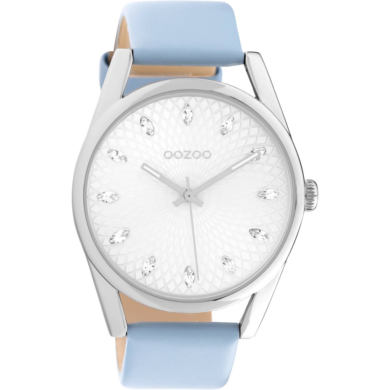 Dit ronde dames design uit de trendy OOZOO Timepieces collectie is een waar fashion statement. Met zijn sterke mat lichtblauwe leren band en 45 mm Zilver metalen horlogekast steel je zeker de show in elke kamer. De combinatie van de zilveren wijzerplaat met duidelijke strass cijfers en zilveren wijzers maakt dit horloge een onmisbaar stuk voor je garderobe. Het mineraalglas ligt in een metalen horlogekast met IP-plating. Dit ontwerp heeft een roestvrijstalen achterplaat en is nikkelveilig. Dit horloge heeft een Japans uurwerk van 2 ATM en wordt gedekt door een garantie van 2 jaar