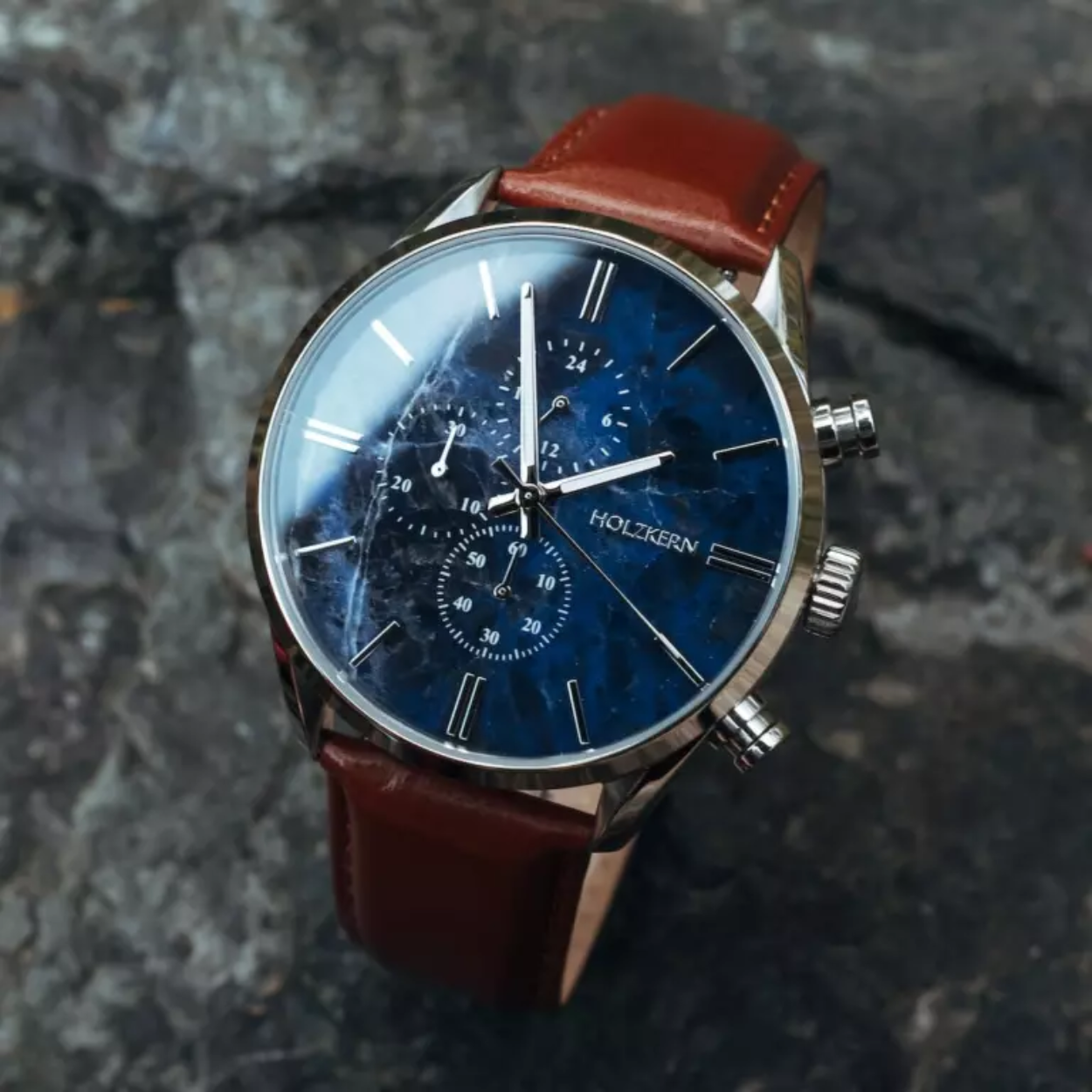 Ieder mens is uniek, en onze intelligentie kan in verschillende manieren tot uitdrukking komen.

Ons horloge Naturalist is gewijd aan naturalistische intelligentie - mensen met deze eigenschap hebben een bijzondere band met de natuur. Deze mensen zijn zich scherp bewust van hun natuurlijke omgeving en de veranderingen die daarin plaatsvinden.