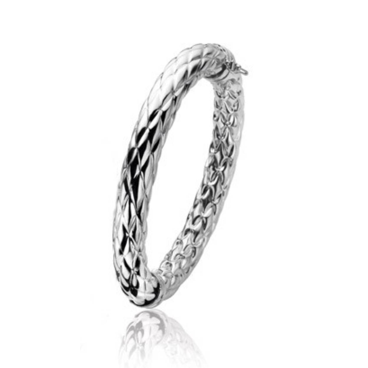 ZINZI zilveren slavenarmband met luxe scharniersluiting. In een standaard maat van 60mm diameter. Vervaardigd van eerste gehalte zilver (925) en met extra rodiumlaag voor een langdurige glans.