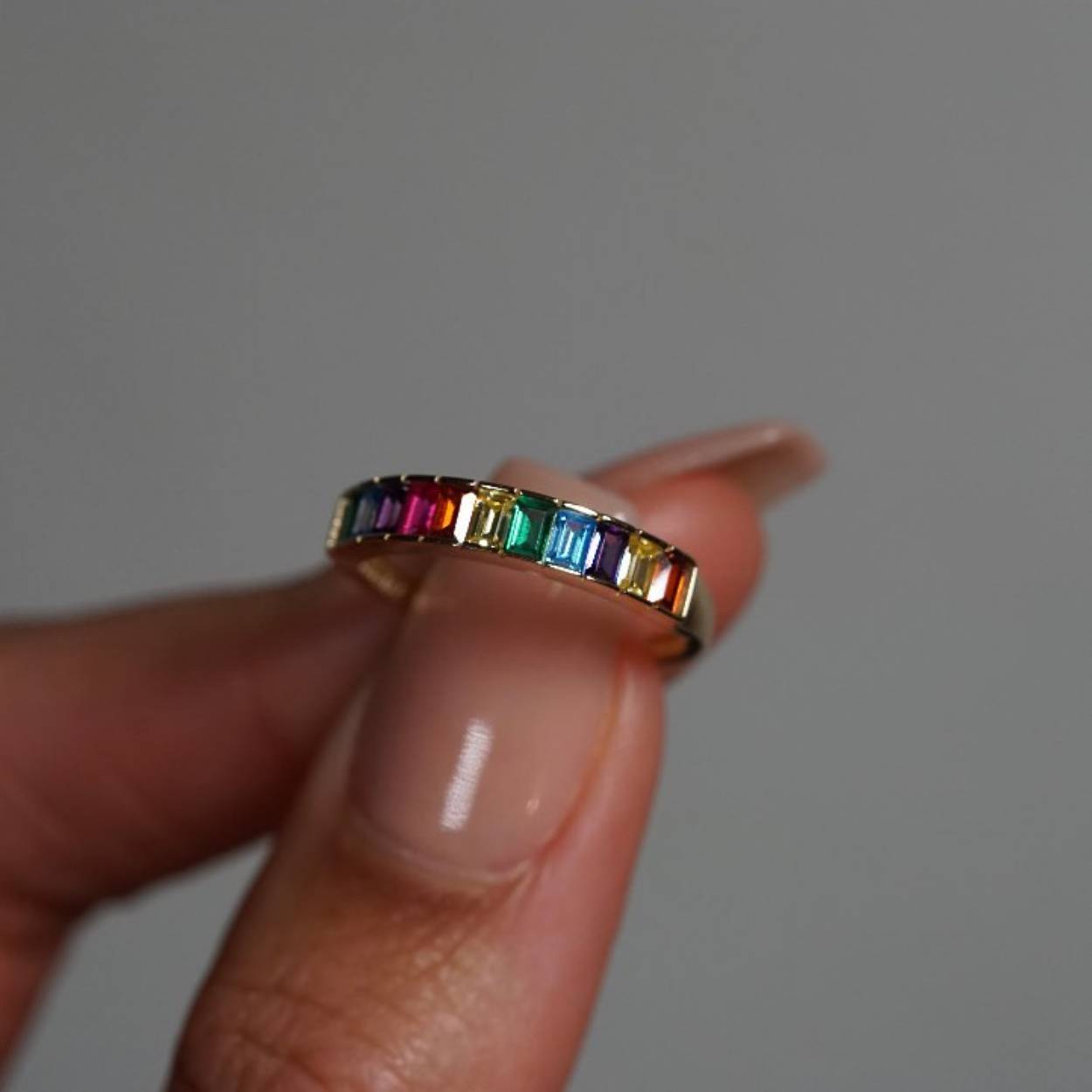 Deze ring is van het merk Swing Jewels. Het is een damessieraad gemaakt van goud, 14 karaat, (legering: 0.585). De ring is  van kleur.
De verdere specificaties van de ring zijn als volgt:
Lengte (mm): 56