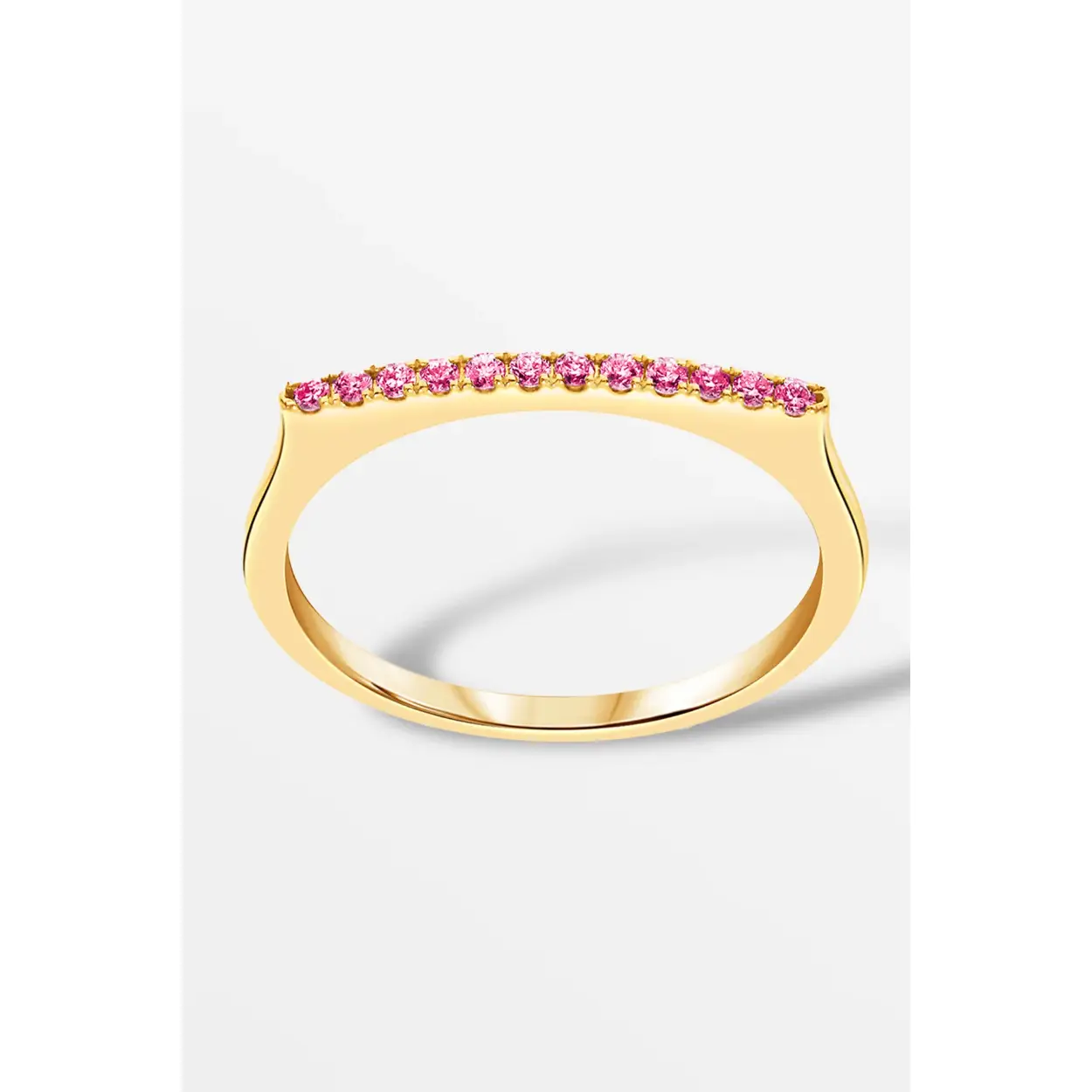 De stapelbare ring met roze saffieren is een prachtige essential met levendige kleuren. De rijke roze tinten zullen uw sieradencollectie opvrolijken. De ring bestaat uit 12 saffieren met een totaalgewicht van 0,12 karaat, geslepen in 18-karaats goud.

We gebruiken uitsluitend echt gerecycled 18-karaats goud en eerlijke, natuurlijke diamanten van verantwoorde oorsprong. Dit betekent dat onze sieraden van zo'n hoge kwaliteit zijn dat ze een leven lang meegaan.