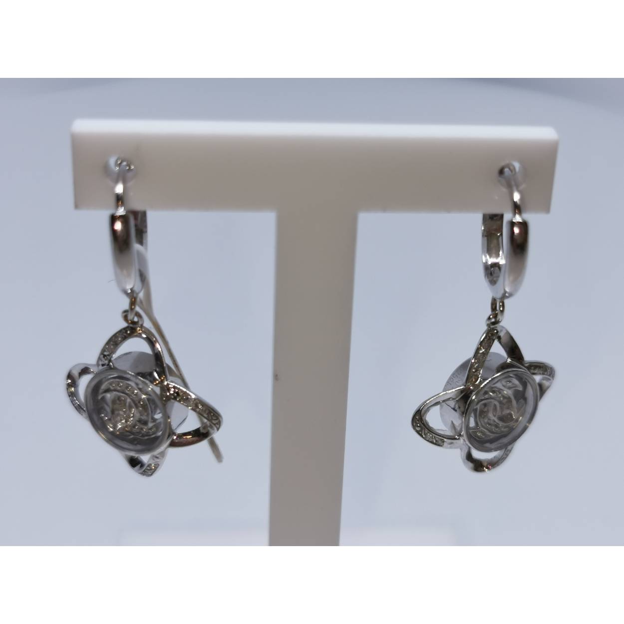 18 karaat wit  gouden oorhangers design

Bekend design 
Briljanten in de cc