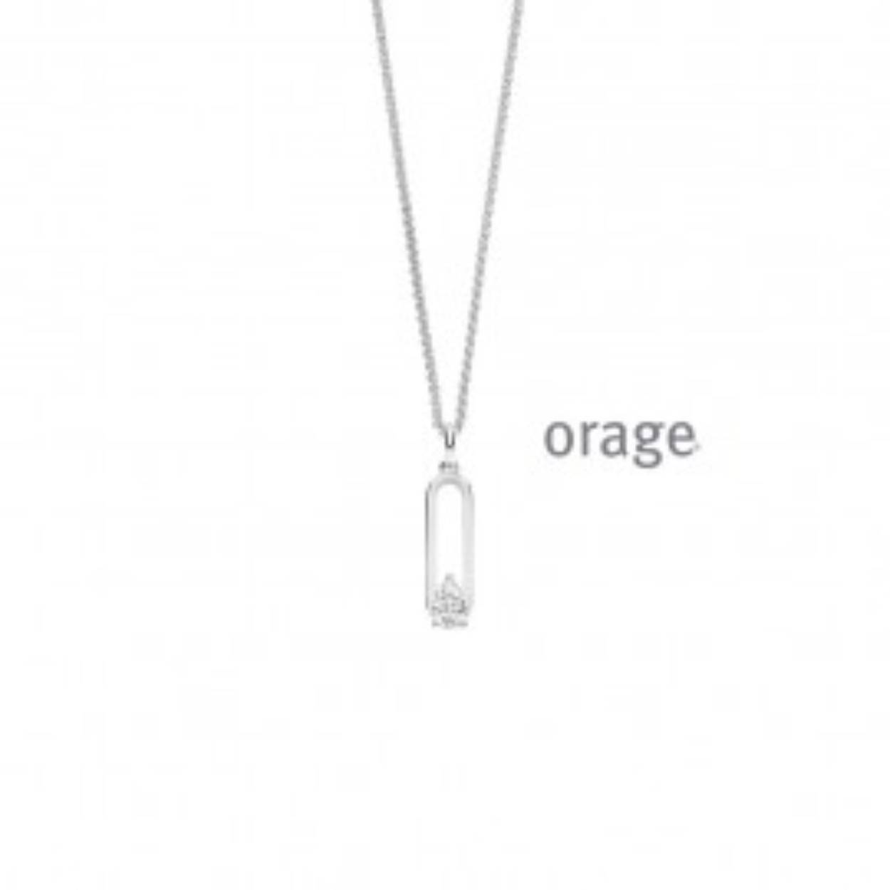 De collier is in zilver. De ketting is in zilver met een gourmette schakel op  42 cm. De hanger is in zilver langwerpig met onderaan een zirkonium. (K4868)