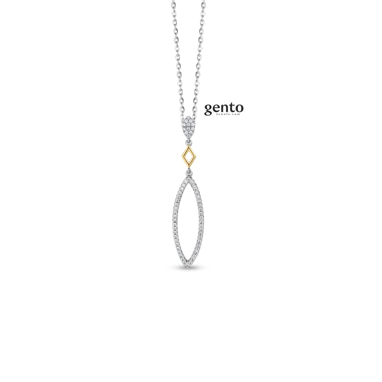 Zilveren ketting met bicolor (goud/zilverkleurige) hanger en zirkonium steentjes.
Lengte hanger: 5 cm
Lengte ketting: 43 cm