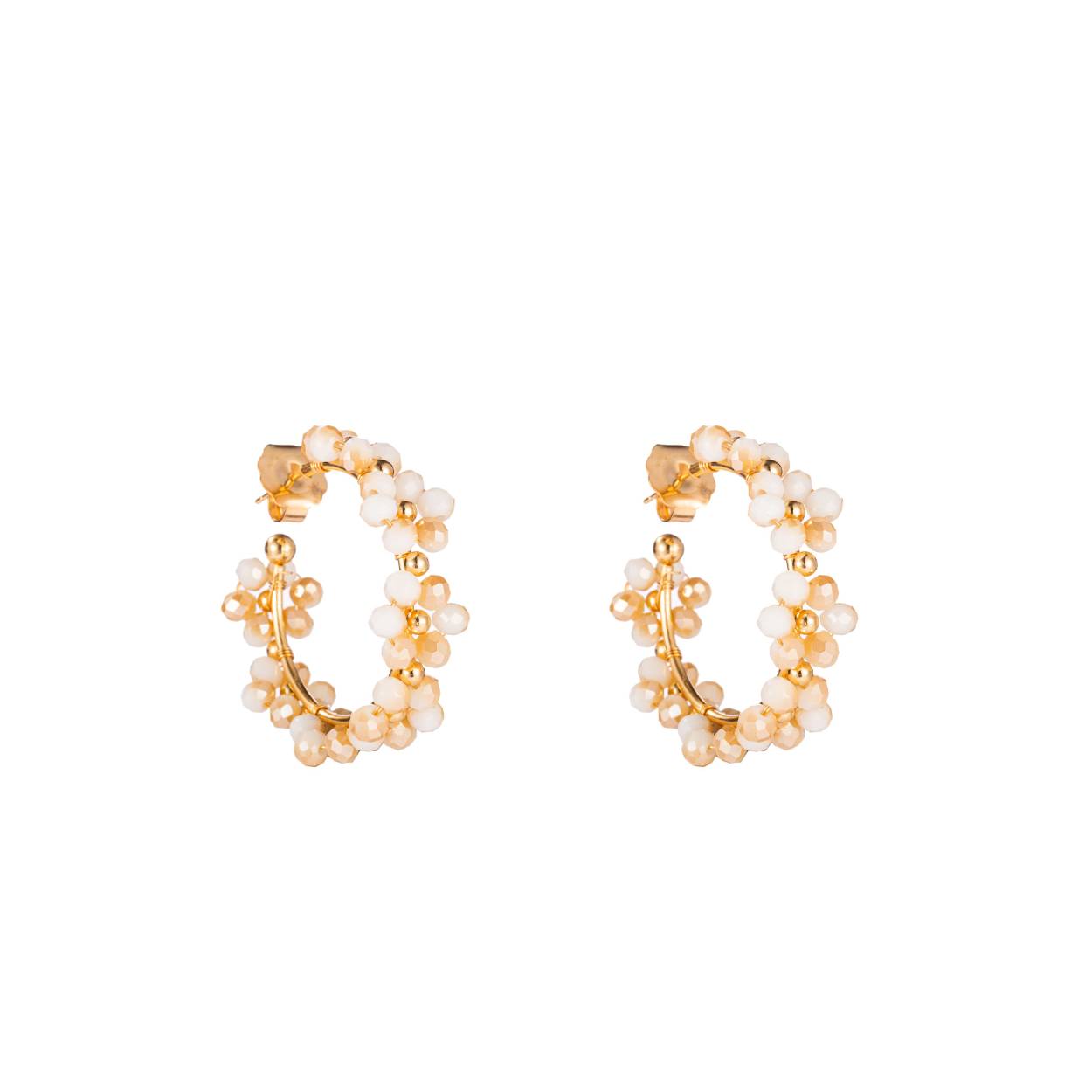 Van grote statement oorbellen tot klassieke oorringetjes of – knopjes - in onze collectie komen oorbellen in alle soorten en maten terug, maar steeds van mooie kwaliteit en in lijn met de laatste nieuwe trends.

Beads Flower Wreath 