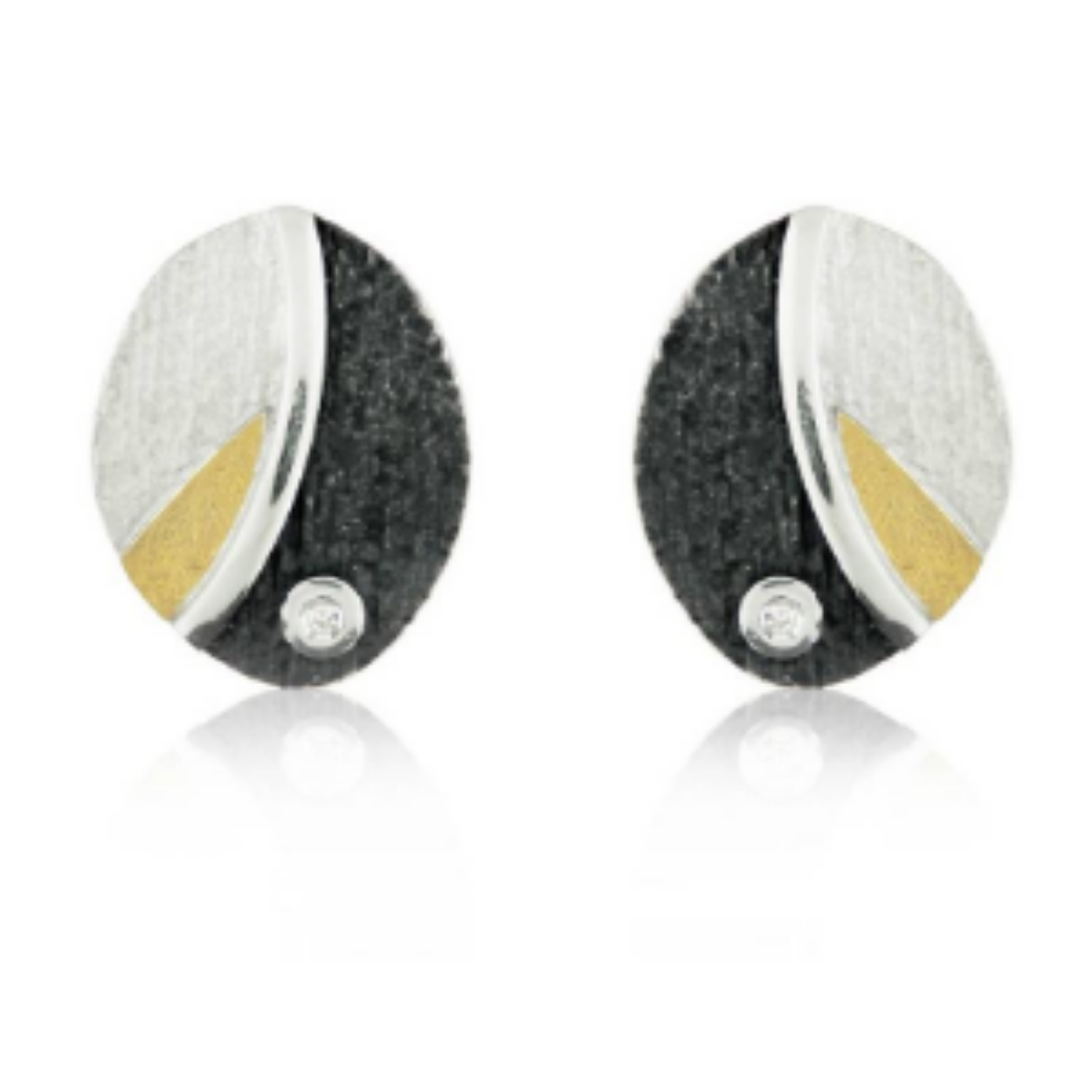 925 white silver earrings combined with oxidized silver, 18k yellow gold and one diamond. Push back clasp.