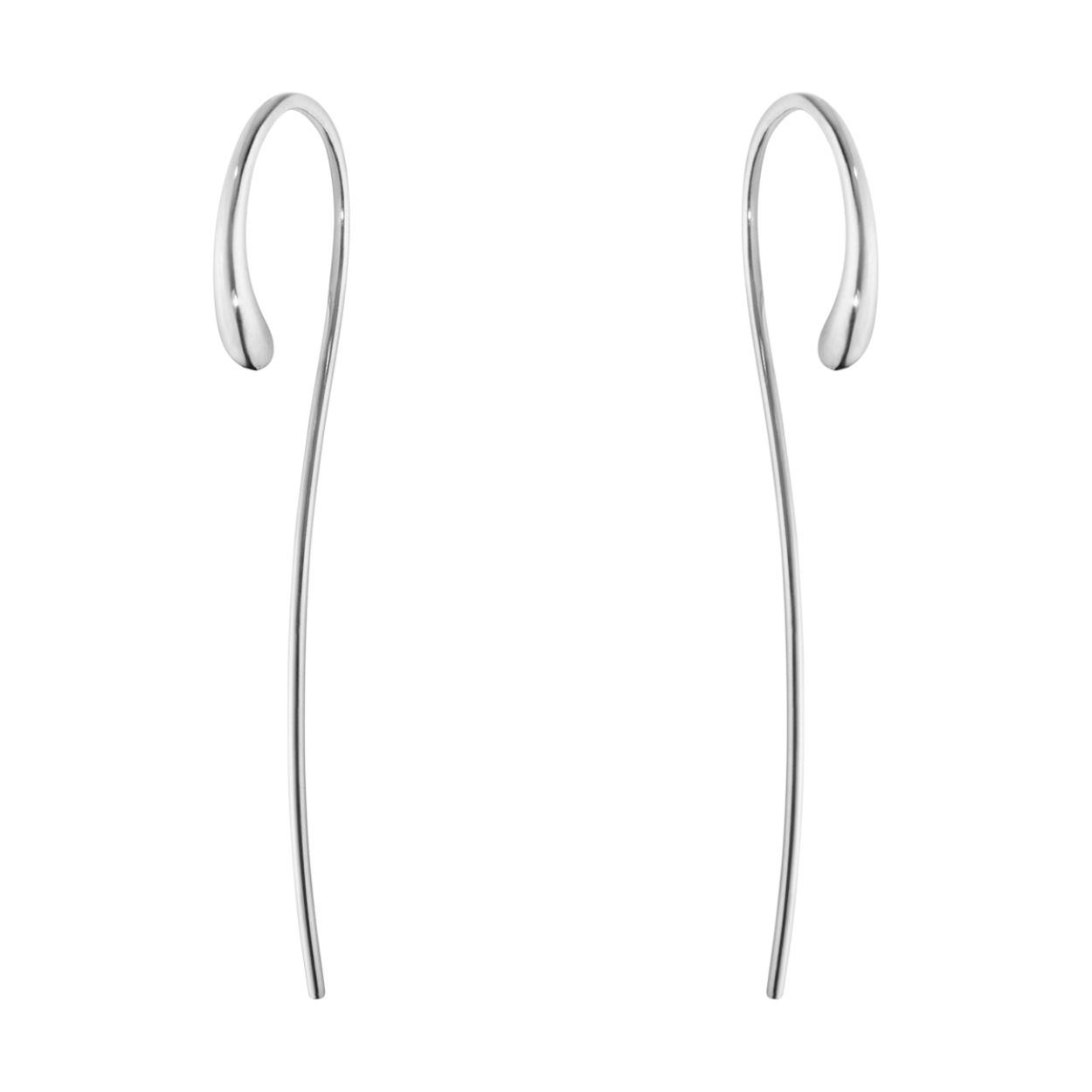The Mercy earrings hangs beautifully from the ear lobe, almost like a simple sculpture. Its soft curves symbolises the flow of time and reminds us how twists and turns in life come to define us.