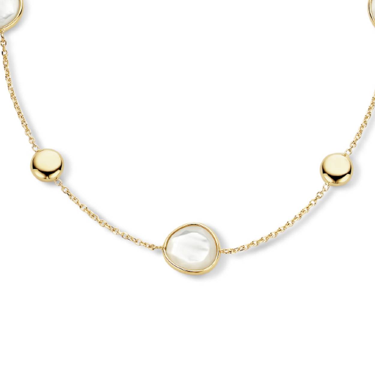 14k Geelgouden collier uitgevoerd met parelmoer en een karabijn sluiting. Het collier heeft draaglengtes van 40, 42 en 44cm. De schakelbreedte is 1.2mm.
Referentienummer: THOJ0793