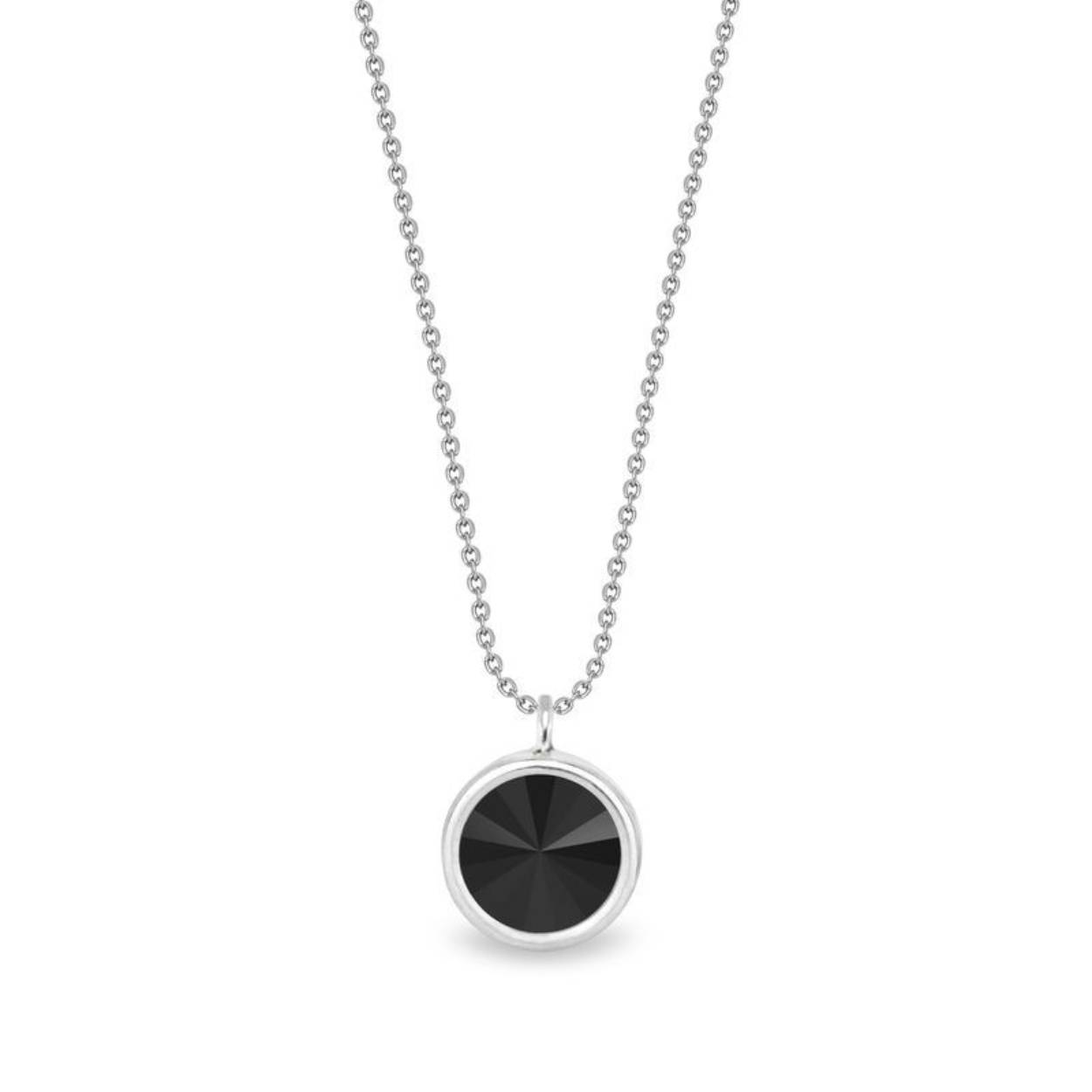 Maak je looks compleet met deze prachtige Birthday Necklace  van SPARK Jewelry voor dames. De kleur Onyx (zwart) staat voor de maand Juni.

Mooie zilveren anker schakel ketting met zilveren hanger met een zwart, facetgeslepen Swarovski kristal (ø6mm) waar achter een rond zilveren plaatje zit. Aan het einde van de ketting hangt zwarte facetgeslepen Swarovski kristal.
De necklace is gemaakt van 925 sterling zilver. Om een mooie glans te behouden zijn alle sieraden van Spark gerhodineerd.

Maak je look helemaal af door te combineren met de Earrings. Spark Small Candy Birthday Studs Onyx (zwart) K1122SS29J