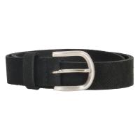 Deze El Paso riem van Hide & Stitches heeft een stoer en tijdloos ontwerp in de kleur zwart. De riem is 95 cm lang en voorzien van subtiele stiksels voor een unieke uitstraling. Het beste is om de riem te dragen in combinatie met een jeans of chino voor een casual look. De riem is gemaakt van hoogwaardig leer en zal een echte eyecatcher zijn in jouw outfit!