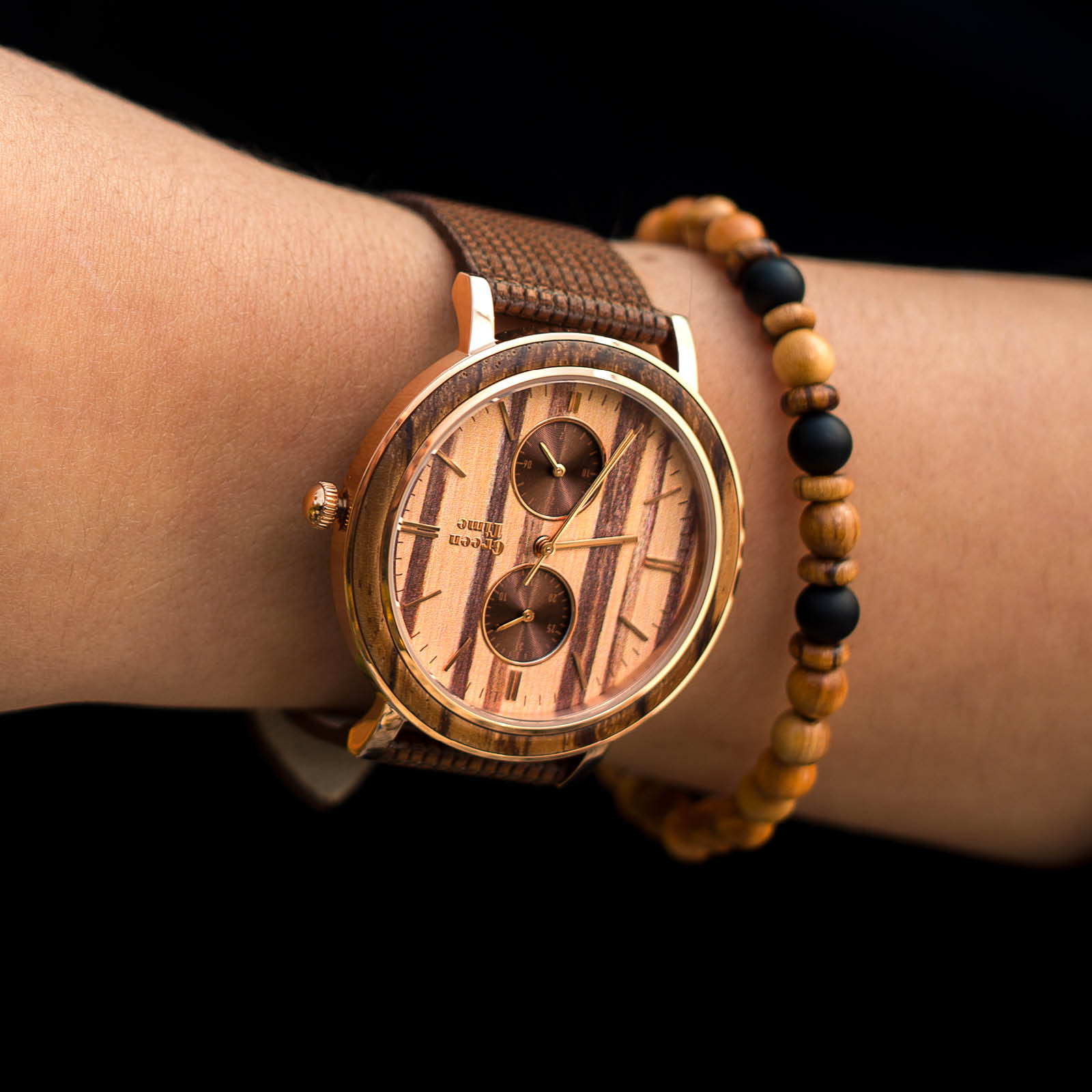 Houten horloge 
niet waterdicht
geschikt voor dames en heren.