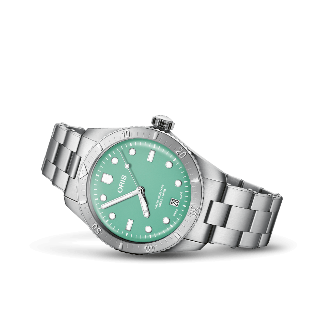 Deze Oris Divers Sixty- Five is een uniek horloge met opvallende kleuren. Achter de groen gekleurde wjizerplaat van dit ‘Cotton Candy’ horloge schuilt de Divers Sixty-Five. Een eigentijds ontwerp dat zijn naam ontleent aan het eerst Oris duikershorloge uit 1965.