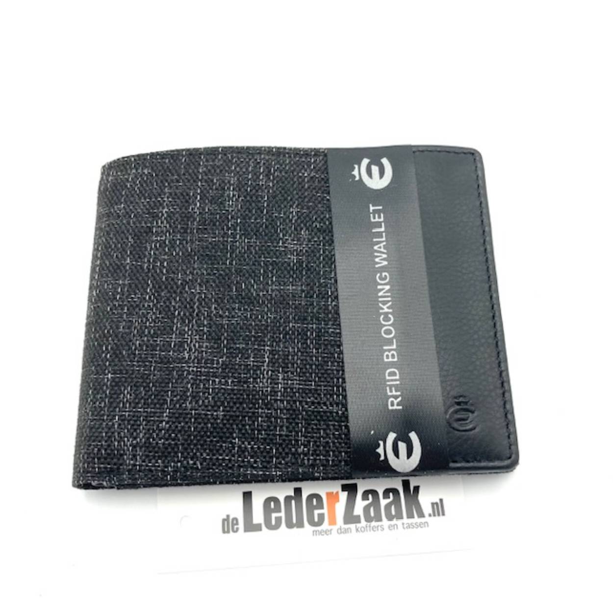 Afmetingen:
Hoogte 10cm x breed 12cm x diep 1.5cm