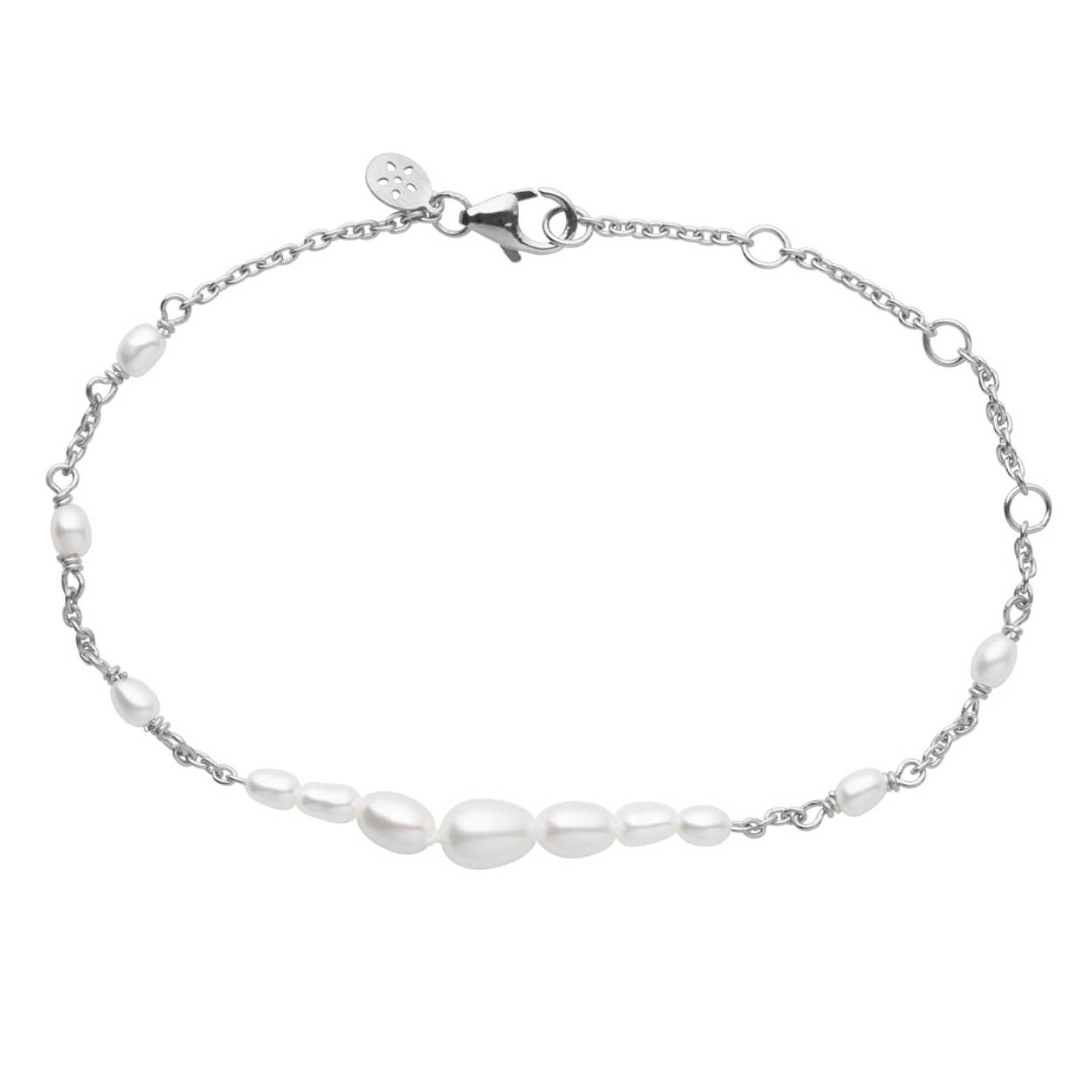 Geïnspireerd door de volwassen en verfijnde vrouw, wil de parelcollectie de vrouwelijkheid brengen aan iedereen die deze elegante sieraden draagt. Parels symboliseren wijsheid en alle ontwerpen zijn verkrijgbaar in zowel sterling zilver als 14K verguld sterling zilver met zoetwaterparels en zirkonia. De armband is 20 cm en verstelbaar.
