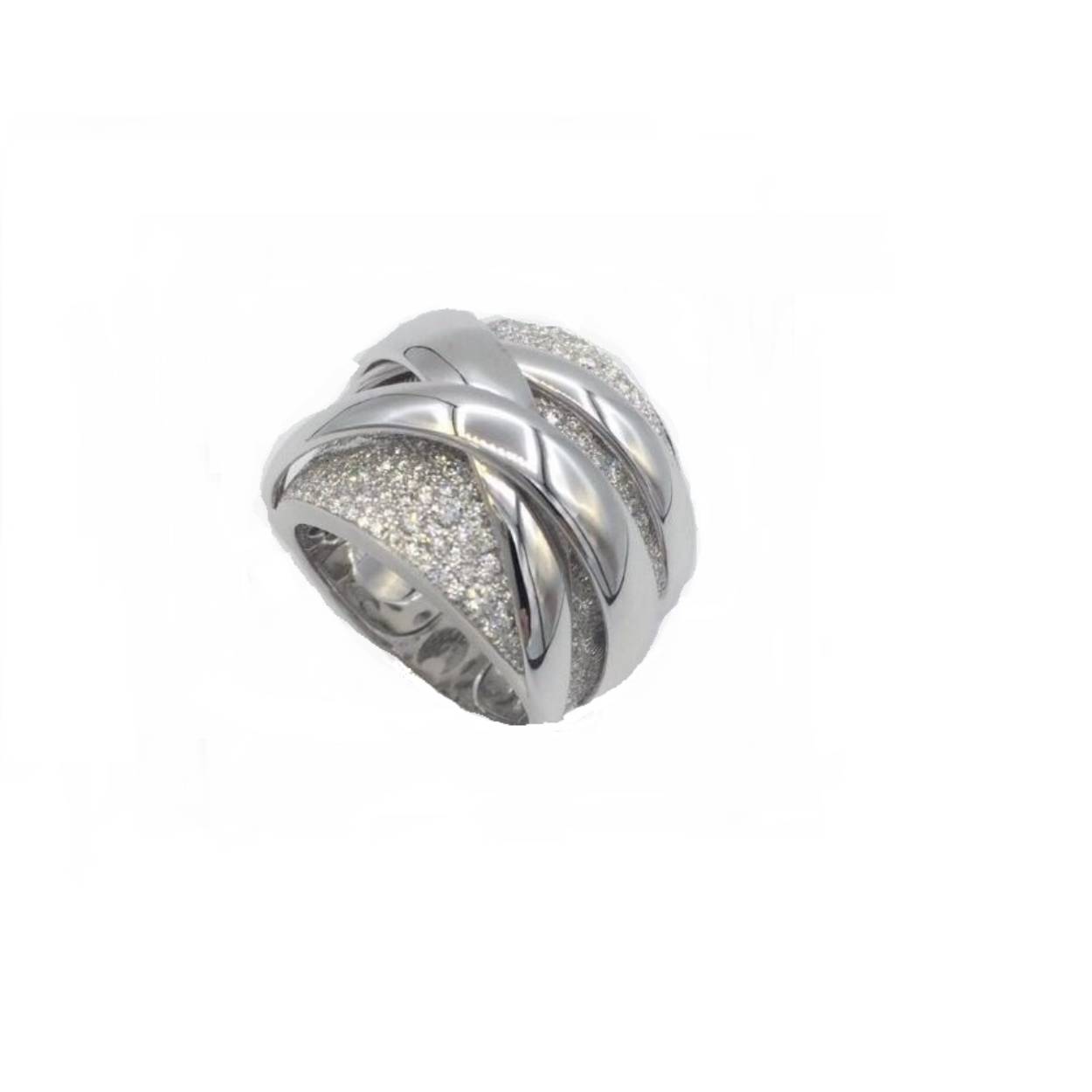 Deze prachtige 18krt witgouden ring uit de Mezzaluna collectie heeft maar liefst 1,91crt aan diamant, SI Wesselton.

 De maat van deze ring is 55 (17,5). Mocht u een andere maat nodig hebben, neemt u dan contact met ons op.

A declaration of love to the moon!
Oogverblindende ringen in de vorm van een halve maan houden tedere details vast die alleen bedoeld zijn voor de ogen van hun drager.

