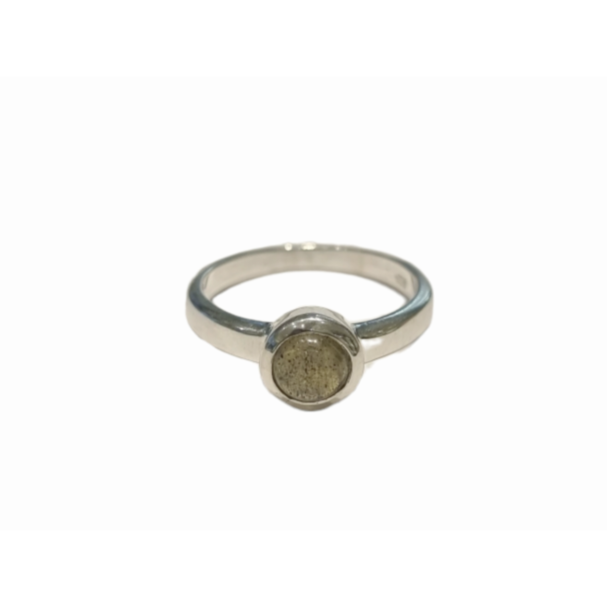 Zilver ring met labodiet.