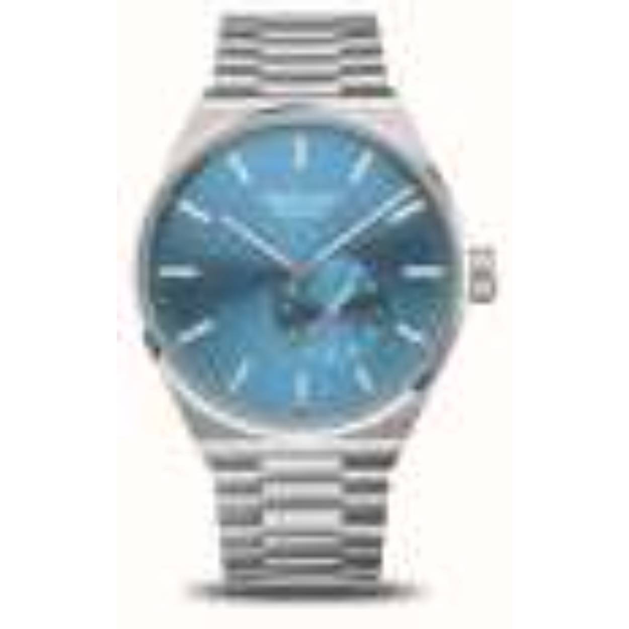 Dit herenhorloge is gemaakt van roestvrij staal en is voorzien van roestvrijstalen schakelarmbanden die de kenmerkende coole en minimalistische stijl van BERING belichamen.

Met dit nieuwe horlogemodel steunen we Polar Bears International® opnieuw door $ 15 van elk verkocht horloge aan de organisatie te doneren. Dit is onze bijdrage aan het behoud van het leefgebied en de bescherming van ijsberen.

Bij het maken van dit designstuk is geen enkel detail weggelaten. Het herenhorloge weerspiegelt de kunst van innovatie en het consistente tijdloze ontwerp waar BERING bekend om staat.

De sunburst-wijzerplaat, gehuld in het iconische Arctic Blue van BERING, is versierd met witte en zilverkleurige indexen en wijzers die oplichten in het donker voor optimale leesbaarheid.

Het herenhorloge heeft een voortreffelijke touch: een witte punt op de secondewijzer die een vleugje contrast toevoegt en de onberispelijke schoonheid van het noordpoolgebied weerspiegelt.

Transparantie ontmoet verfijning: de transparante kast aan de achterkant, een kenmerk van de automatische horloges van BERING, die een glimp van het hoogwaardige uurwerk mogelijk maakt, combineert op harmonieuze wijze esthetische verfijning met een doelgericht ontwerp.

Steun voor Polar Bears International

Deze nieuwe horlogecollectie toont niet alleen onze toewijding aan innovatie, maar illustreert ook onze voortdurende steun en langdurige samenwerking met Polar Bears International sinds 2011. We doneren $ 15 van elk horloge dat in deze collectie wordt verkocht aan de missie van PBI om het voortbestaan ​​op lange termijn van ijsberen en het zee-ijs waarvan ze afhankelijk zijn – tot nu toe is er ruim 300.000 dollar bijgedragen.