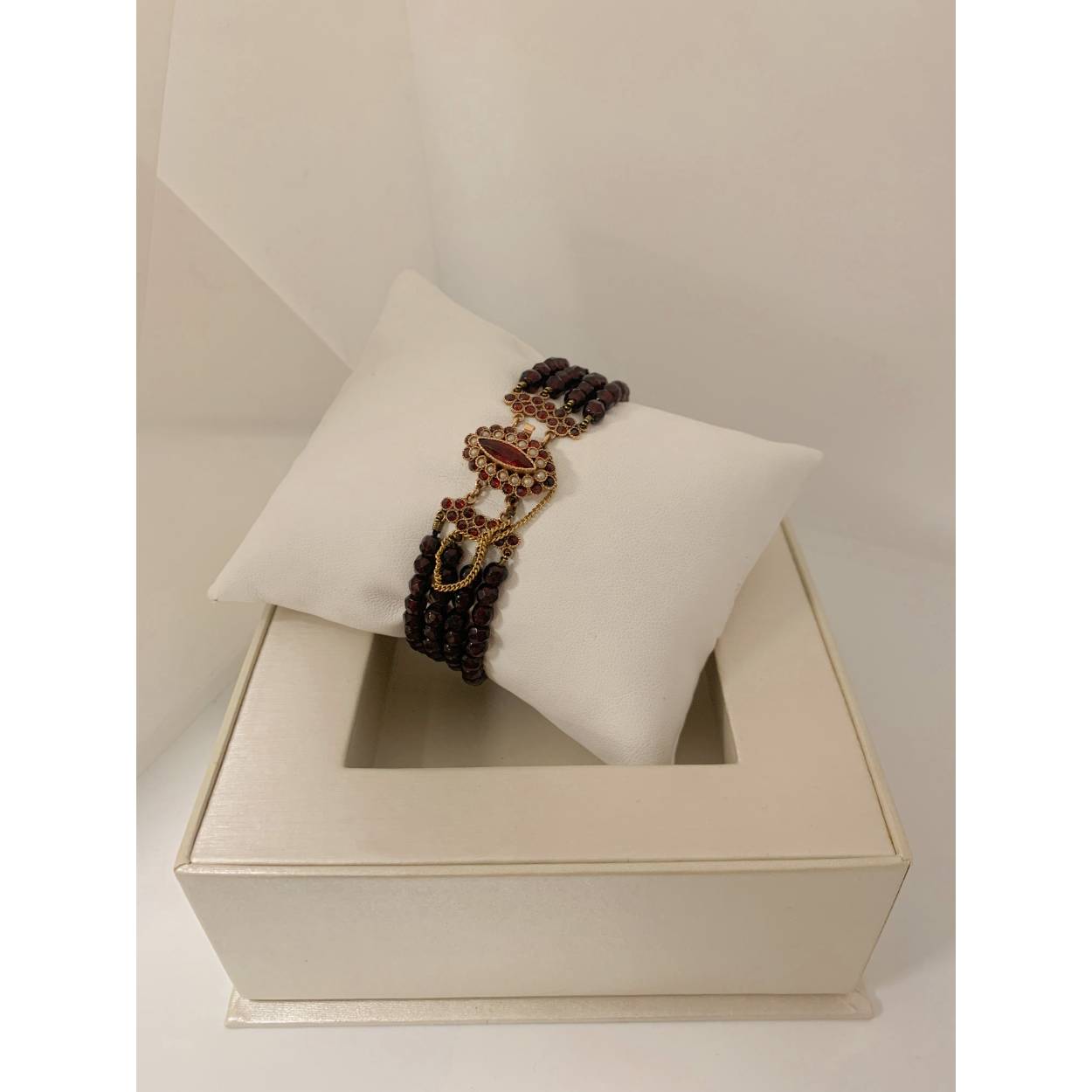 VINTAGE  14 krt granaat armband met gouden sluiting