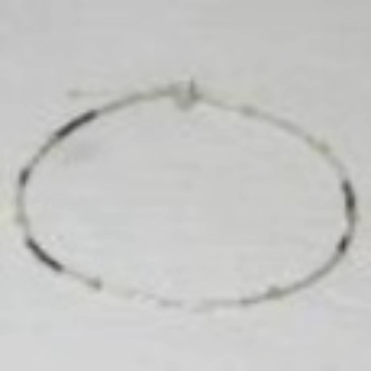 Collier van de najaarscollectie 2022 van J&eacute;h Jewels met buisjes en balletjes. Dit collier is gemaakt van buisjes en balletjes van verschillende materialen. Er is zowel zilver, geoxideerd zilver en goldfilled gebruikt. Maak je look af met de bijpassende armband!

Materiaal: 925 sterling zilver
De glans van 925 sterling zilver maakt het een gewild edelmetaal voor de vervaardiging van sieraden. Het bestaat uit 92,5% puur zilver en 7,5% koper. Puur zilver is een zacht en buigzaam materiaal, het koper in 925 sterling zilver zorgt voor de stevigheid. De sieraden van J&eacute;h Jewels zijn nikkel vrij.

Materiaal: Geoxideerd zilver
Op dit sieraad is gebruik gemaakt van geoxideerd zilver, dit is een oppervlakte bewerking. Het is mogelijk dat de geoxideerde laag na verloop van tijd door slijtage gaat vervagen.

Materiaal: Goldfilled
Goldfilled komt uit Amerika en wordt daar al langer gebruikt voor de vervaardiging van sieraden met een "touch of gold" voor een betaalbare prijs. Het goldfilled blijft op kleur, is slijtvast en de goudlaag is dik genoeg om lang te kunnen genieten van de warme uitstraling van goud. Goldfilled wordt veelal ook goed verdragen door mensen die allergisch zijn voor andere metalen dan goud.
