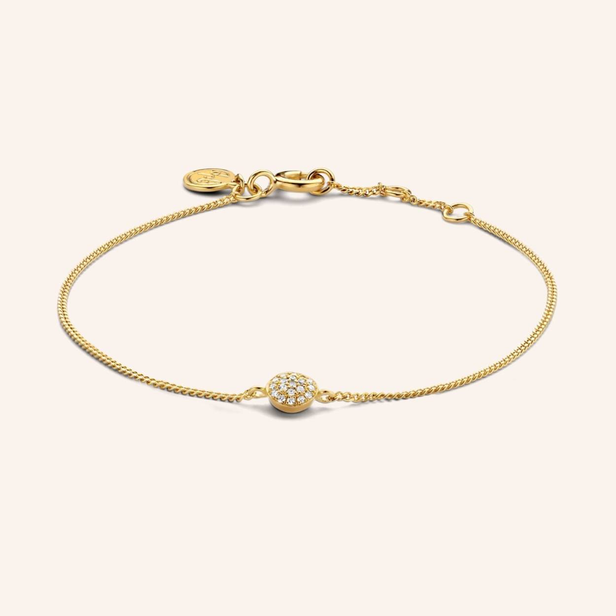 Our charming Galaxy bracelet is amazingly sophisticated and suites those who are looking for a delicate bracelet. Your perfect luxurious companion for everyday wear. Made in sterling silver, gilded with silver rhodium or 18 carat yellow or rose gold vermeil. Taking our First Diamond series to the next level.


Ref: M1038 | Bracelet on Chain | 925 Sterling Silver | 6.40 x 1.40 mm | White Diamond: 19pc