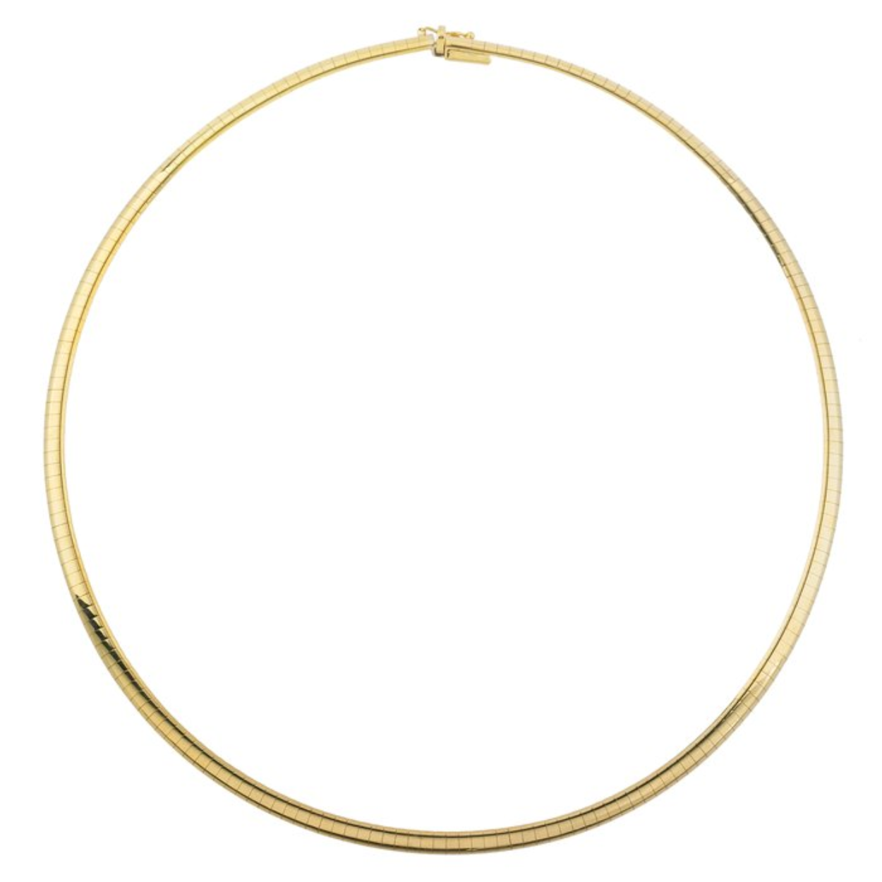 14k geelgoud 5mm brede omega collier op 45 cm lengte ,uitgevoerd met een veiligheidsachtje