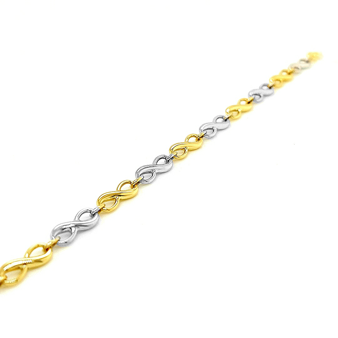 Deze bicolor gouden armband heeft een luxe en moderne uitstraling. Iedere schakel is glad gepolijst. De schakels zijn in de vorm van het infinity teken gemaakt.