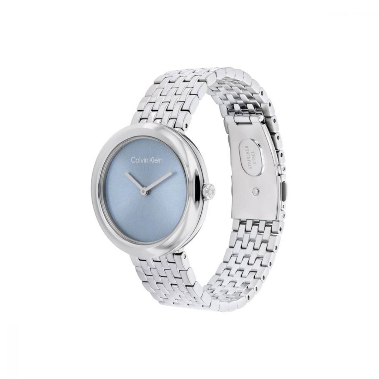 Calvin Klein CK25100065 Dames Staal Horloge 34mm 
Dit Calvin Klein dameshorloge met nr CK25100065 is een chique en stijlvol ontwerp. De stijlvolle zilverkleurige stalen kast heeft een bolle rand en een lichtblauwe sunray wijzerplaat met enkel wijzers en de merknaam. Strak aan de vol glimmende kast zit een zilverkleurige fijne schakelband. Het opvallende horloge heeft een mineraalglas, een doorsnee van 34mm en is 3ATM.

OVER CALVIN KLEIN
Calvin Klein is een wereldwijd lifestylemerk dat gewaagde, vooruitstrevende idealen en een verleidelijke, vaak minimalistische, esthetiek nastreeft. Calvin Klein werd groot in de jaren 70 door haar mode- en merkjeans collecties. In de jaren 80 lanceerde Calvin Klein haar spraakmakende ondergoed dat uitdrukkelijk van logo ’s voorzien was. Vanwege het grote succes is het merk ook succesvol uitgerold in Accessoires, Parfums, Home, Brillen, Golf, Horloges en Sieraden.
Sinds de oprichting in 1968 door Calvin Klein, heeft het merk haar reputatie opgebouwd als leider in de Amerikaanse mode, dankzij een cleane esthetiek en innovatieve ontwerpen. Calvin Klein wil haar publiek verleiden en inspireren door middel van provocerende beelden en opvallende ontwerpen die prikkelen. 

SPECIFICATIES:
- Mineraalglas
- Zilverkleurige stalen kast
- Blauwe sunray wijzerplaat 
- Zilverkleurige fijne schakelband
- Ronde kastvorm, Ø 34mm
- 3ATM