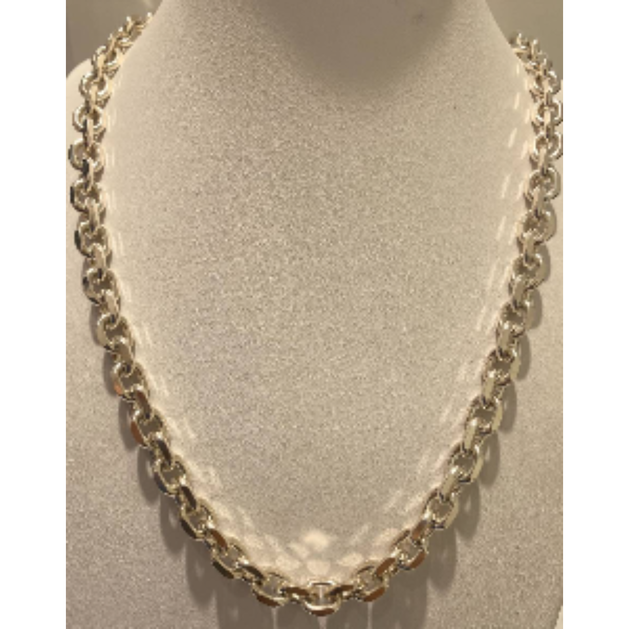 Dit is de meest bekende klassieke anker schakelketting met eenvoudige ovale of ronde schakels. De schakels sluiten elkaar om en om liggend en staand aan. 

