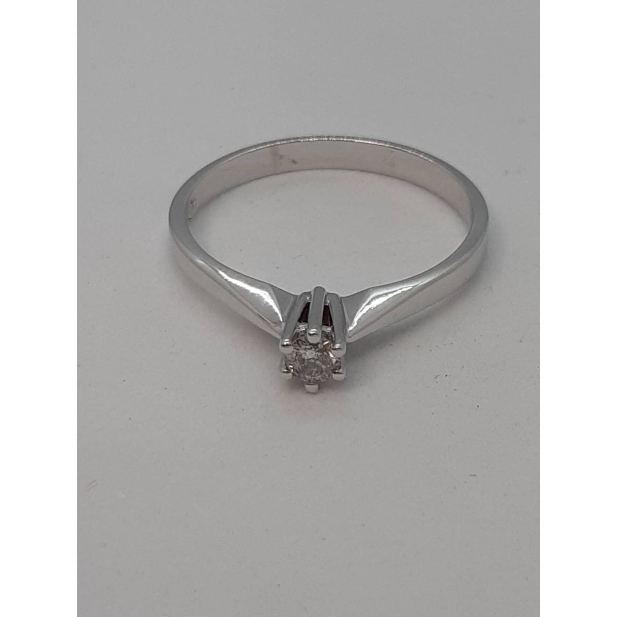 Dit prachtige sieraad, modelnummer BREA-000287, is een elegante ring gemaakt van 14-karaats witgoud met SI2-zuiverheid en heeft een totale gewicht van 0.15 karaat. Ideaal om zowel dagelijks als bij speciale gelegenheden te dragen. Laat je handen stralen met deze glanzende ring, maat 54, een echte blikvanger!